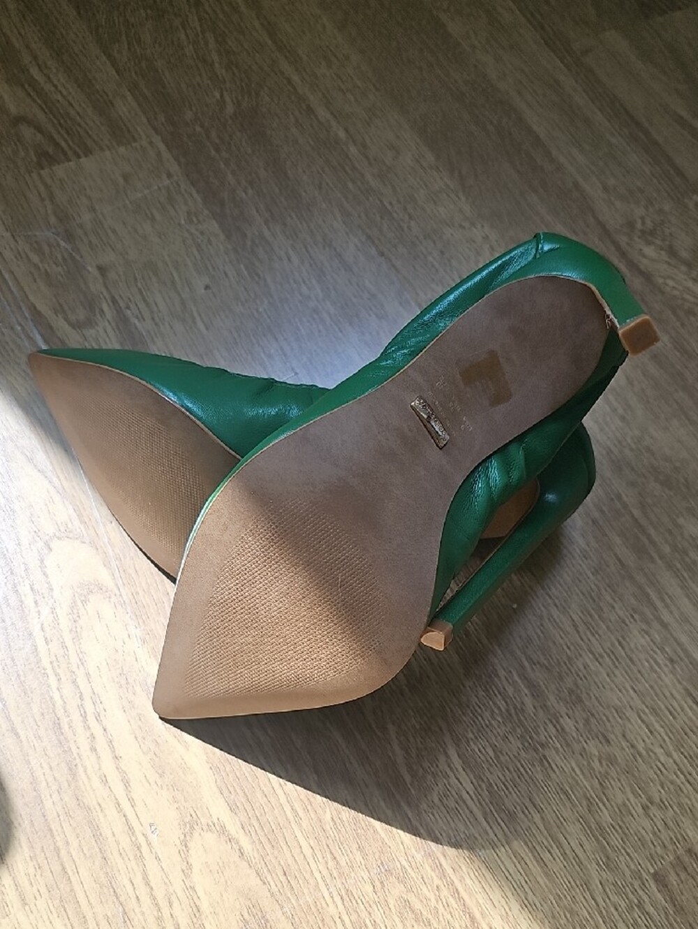 L'intervalle Green Pointed-Toe Leather Pumps - Picture 5 of 7